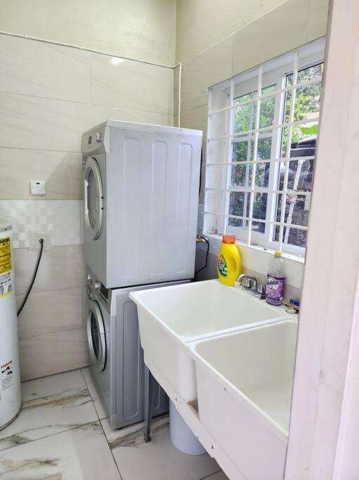 Spacious Luxury 3 Bed Rooms In Kingston Esterno foto
