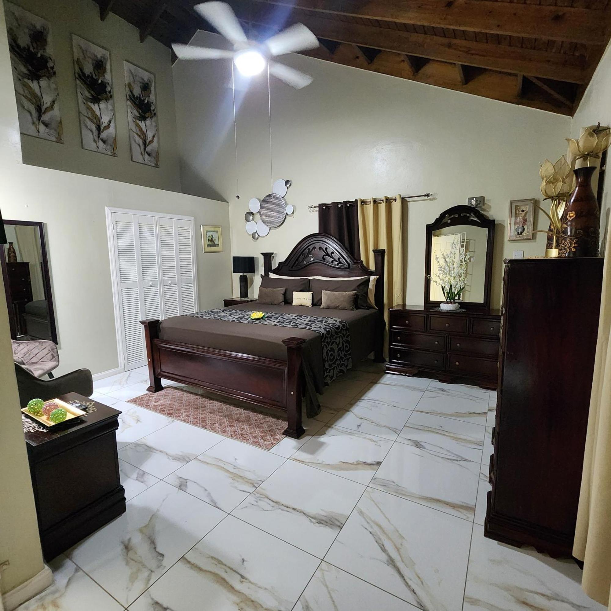 Spacious Luxury 3 Bed Rooms In Kingston Esterno foto